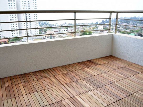 PALMETAS DE TECA: CALIDEZ Y DISEÑO PARA ESPACIOS EXTERIORES